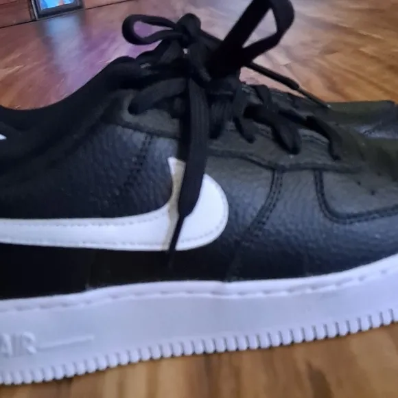 Boys Nike air force 1 size 6.5