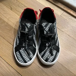 Brand new givenchy kids sneakers. Super cute