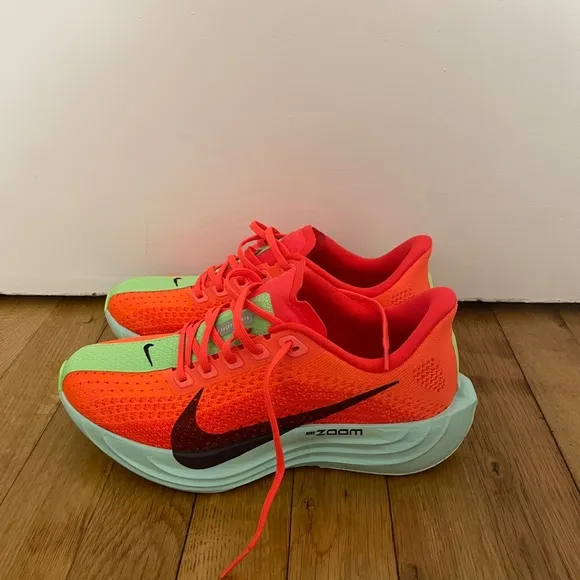 BRAND NEW - Nike Pegasus Plus - Orange and Green Athletic Shoes for Performance