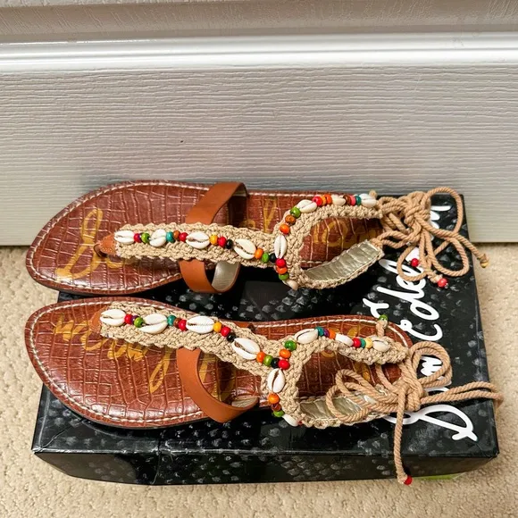 BRAND NEW Sam Edelman Gerome Beaded Hawaiian Seashell Sandals Size 9.5