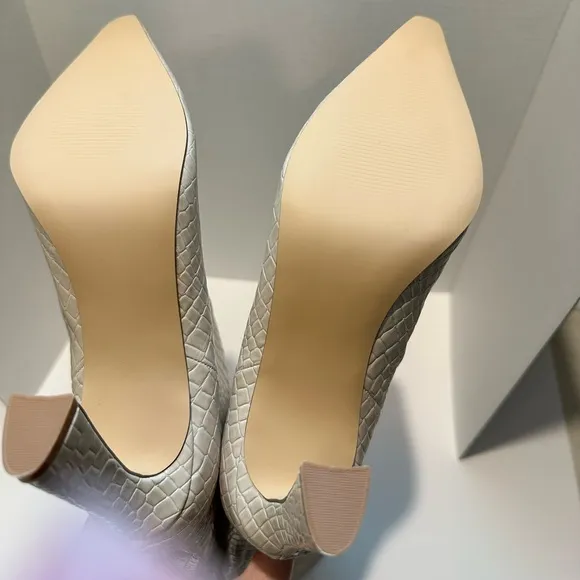 Brand New Steve Madden‎ Shayna Beige Crocodile Boots size 9,5