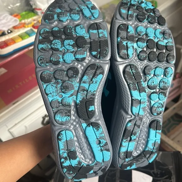 Brand new! Under armor sneakers!! Men’s 9.5 perfect !!