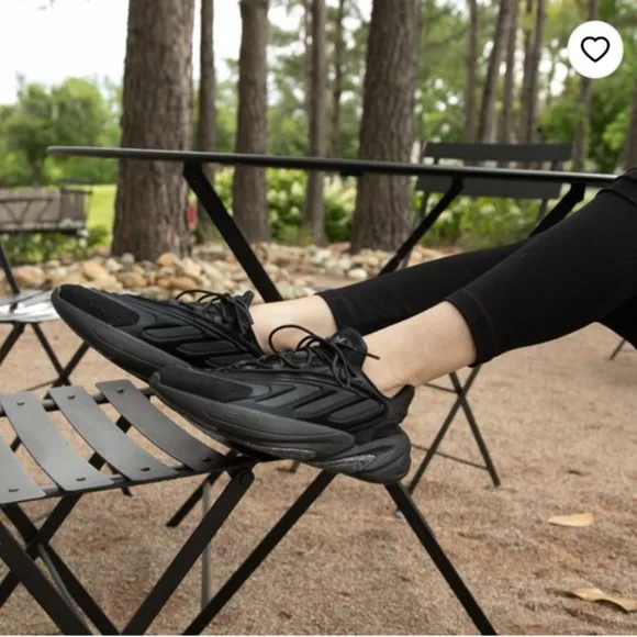 Brand new unisex black Ozelia sneakers adidas