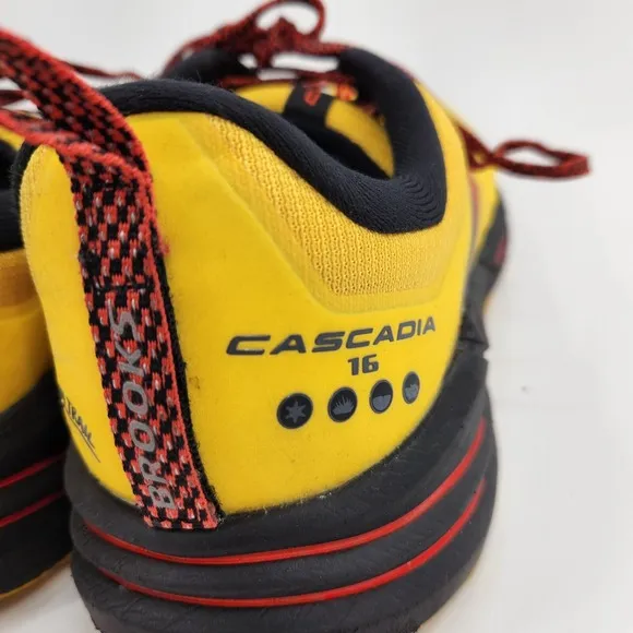 Brooks Cascadia 16 Shoes Men's Size 12 Trail Running Yellow
