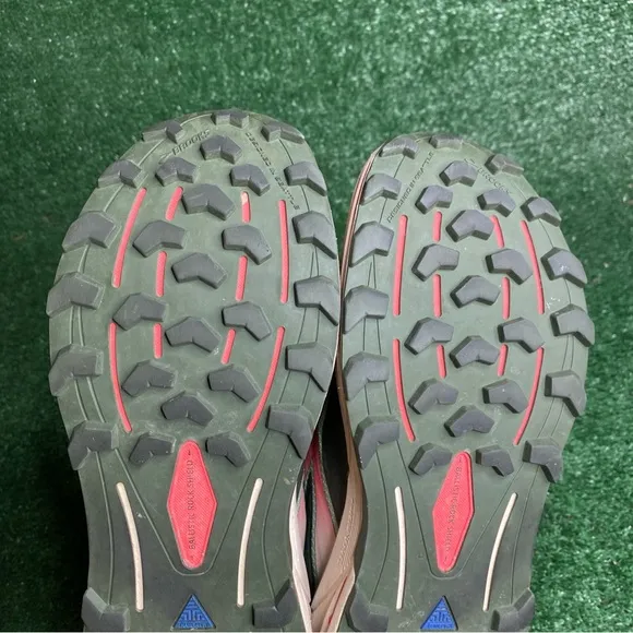 Brooks Cascadia 16 Womens Green Athletic Running Shoes Size 10.5