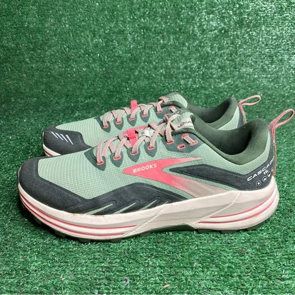 Brooks Cascadia 16 Womens Green Athletic Running Shoes Size 10.5