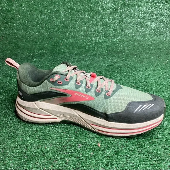 Brooks Cascadia 16 Womens Green Athletic Running Shoes Size 10.5