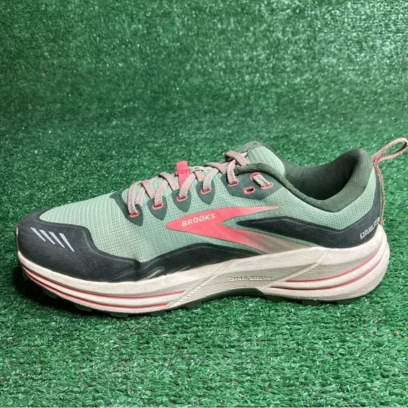 Brooks Cascadia 16 Womens Green Athletic Running Shoes Size 10.5