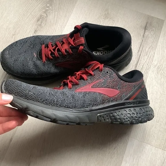 Brooks Ghost 11 Running Shoes Black Red Size 9