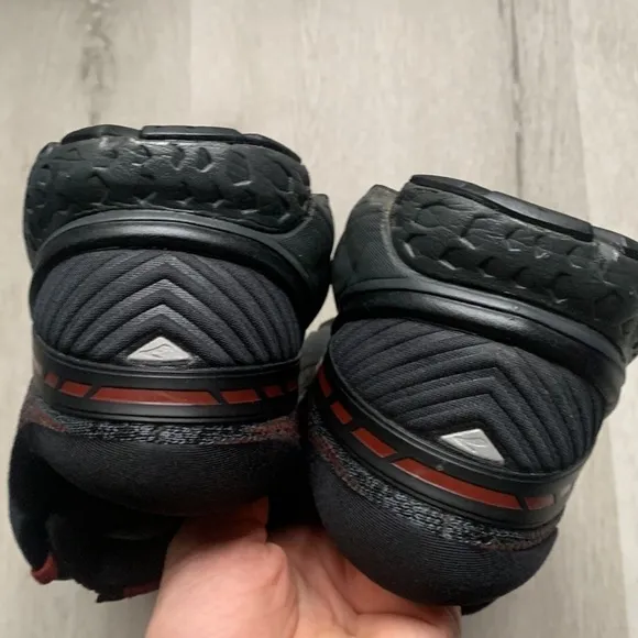 Brooks Ghost 11 Running Shoes Black Red Size 9
