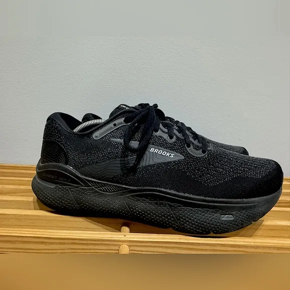 Brooks Ghost 16 Running Shoes in Black Size 9.5