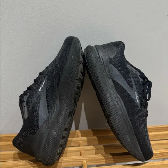 Brooks Ghost 16 Running Shoes in Black Size 9.5