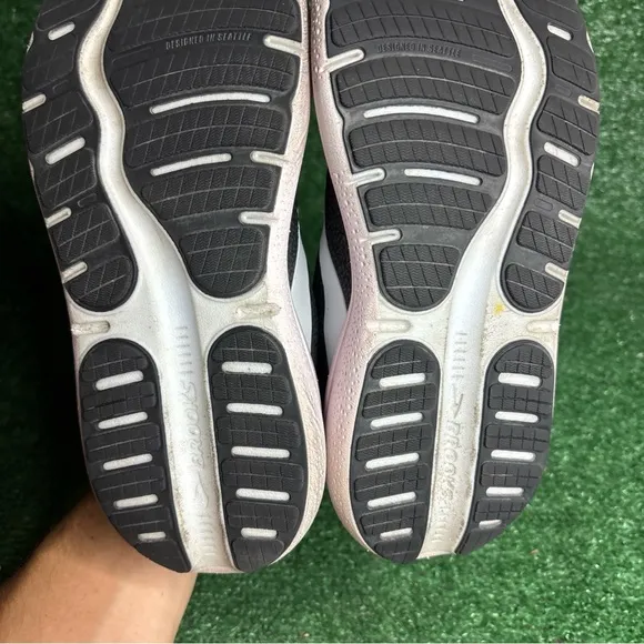Brooks Ghost Max 2 Women 9.5 Running Shoes Black Sport Sneakers 1204201B077