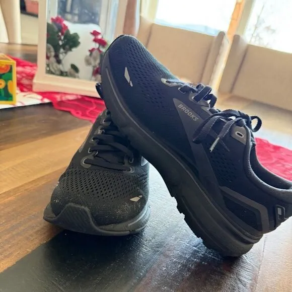 BROOKS GHOST 15 SNEAKERS
