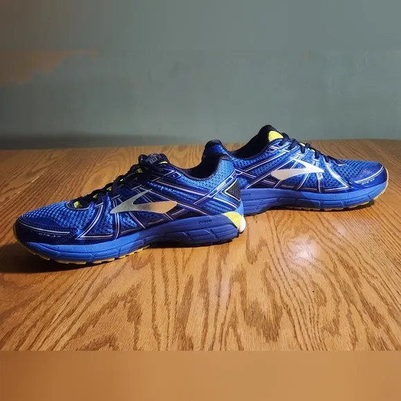 Brooks GTS 17 Seventeen Men's Size US 11.5 Medium D Athletic Running Shoes