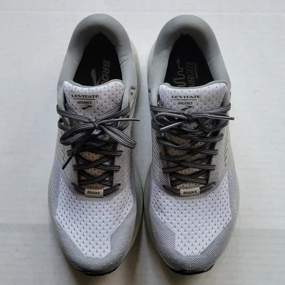 Brooks Levitate Gray Silver Running Shoes 1202581B131 Women's Size 10.5