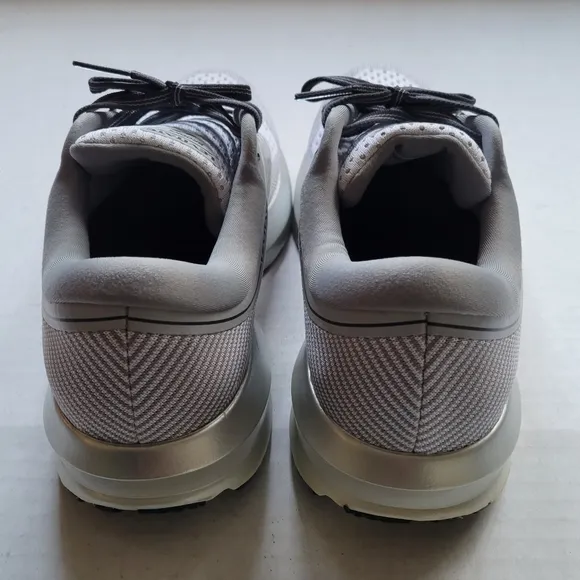 Brooks Levitate Gray Silver Running Shoes 1202581B131 Women's Size 10.5