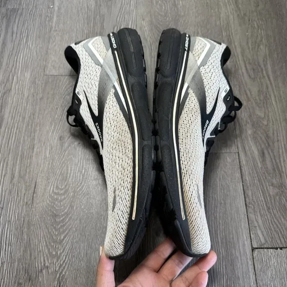 Brooks Mens Ghost 15 1103931D121 Gray Running Shoes Sneakers Size 11.5 D