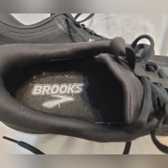 Brooks Mens Revel 7 1104351D072 Black Running Shoes Sneakers Size 12 D