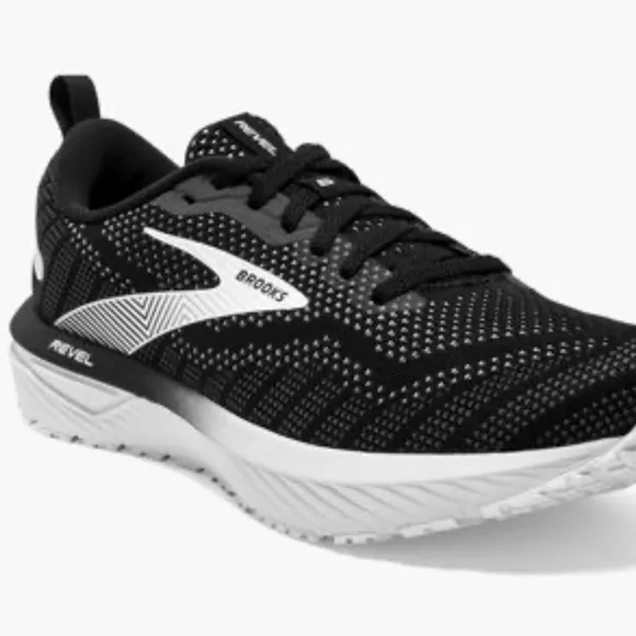 Brooks Women Black Running Shoes. Revel 6 Energize