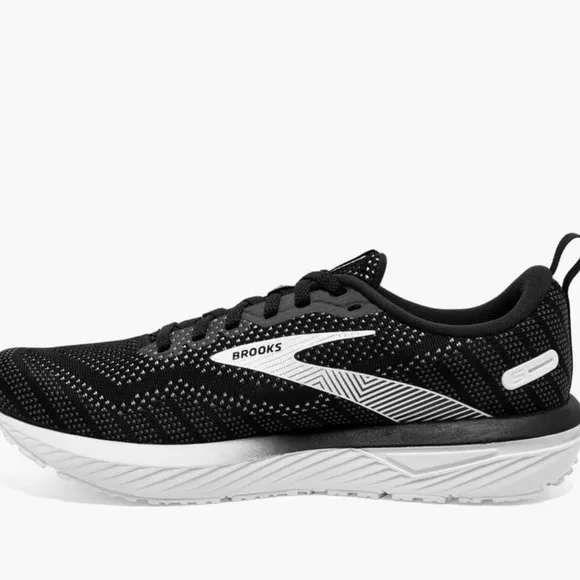 Brooks Women Black Running Shoes. Revel 6 Energize