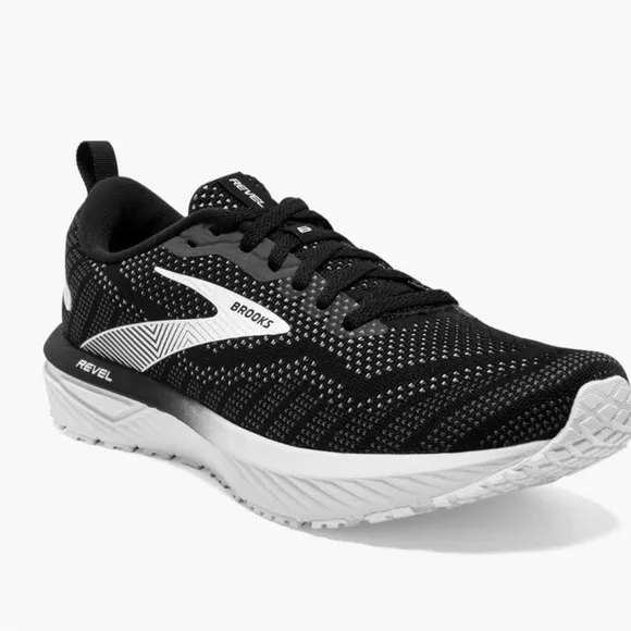 Brooks Women Black Running Shoes. Revel 6 Energize