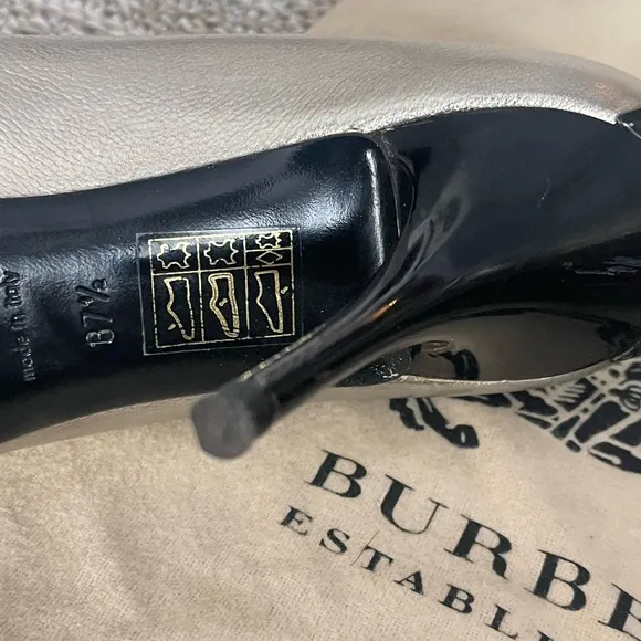 Burberry Beautiful Vintage Leather Women’s Shoes