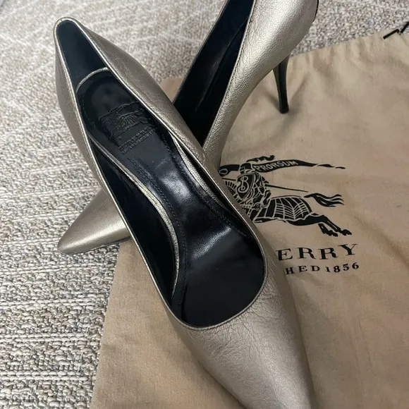 Burberry Beautiful Vintage Leather Women’s Shoes