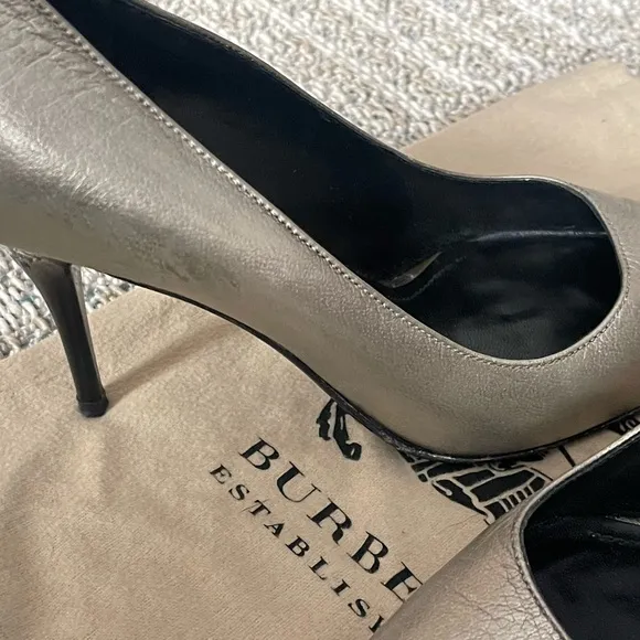 Burberry Beautiful Vintage Leather Women’s Shoes