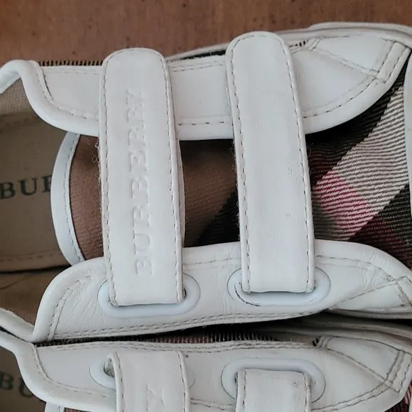 Burberry Kids  Unisex White Leather Velcro Sneakers