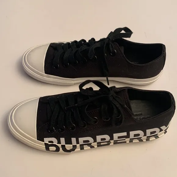 Burberry Larkhall Black Monogram Sneakers Sz 39 Excellent Condition