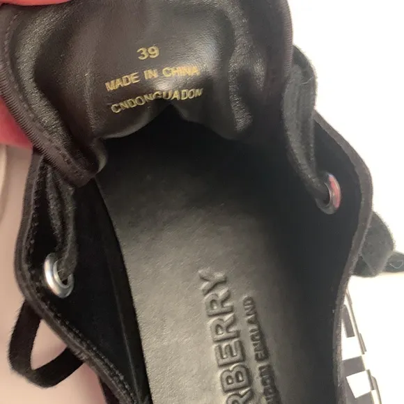 Burberry Larkhall Black Monogram Sneakers Sz 39 Excellent Condition