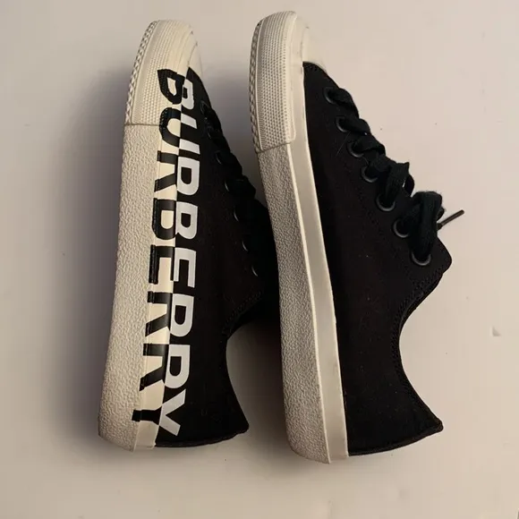 Burberry Larkhall Black Monogram Sneakers Sz 39 Excellent Condition