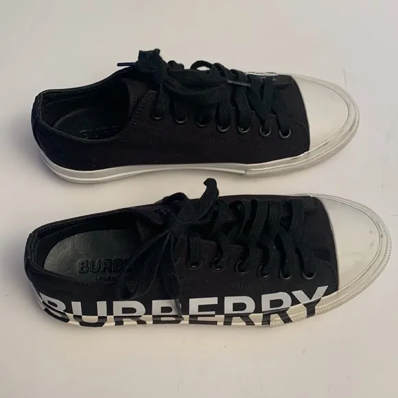 Burberry Larkhall Black Monogram Sneakers Sz 39 Excellent Condition