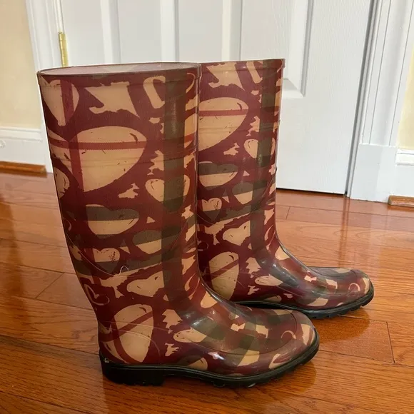 BURBERRY Nova Check Hearts Rainboots ☔️
