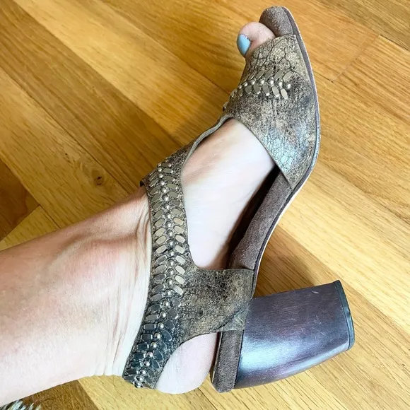 Calleen Cordero silver studded Heels