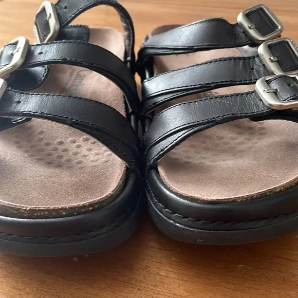 Cambrian Delphi Sandals Size 8