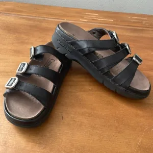 Cambrian Delphi Sandals Size 8