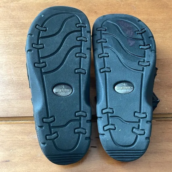 Cambrian Delphi Sandals Size 8