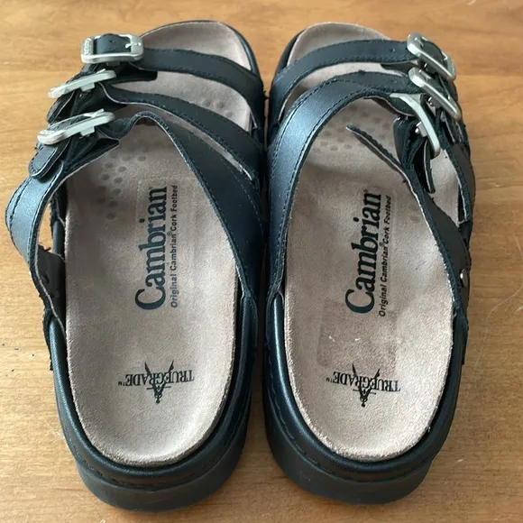 Cambrian Delphi Sandals Size 8