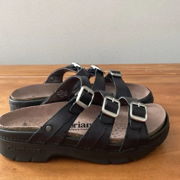 Cambrian Delphi Sandals Size 8