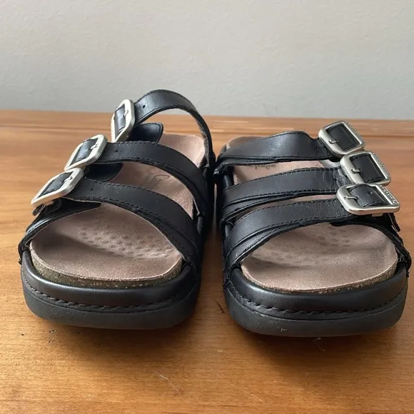 Cambrian Delphi Sandals Size 8