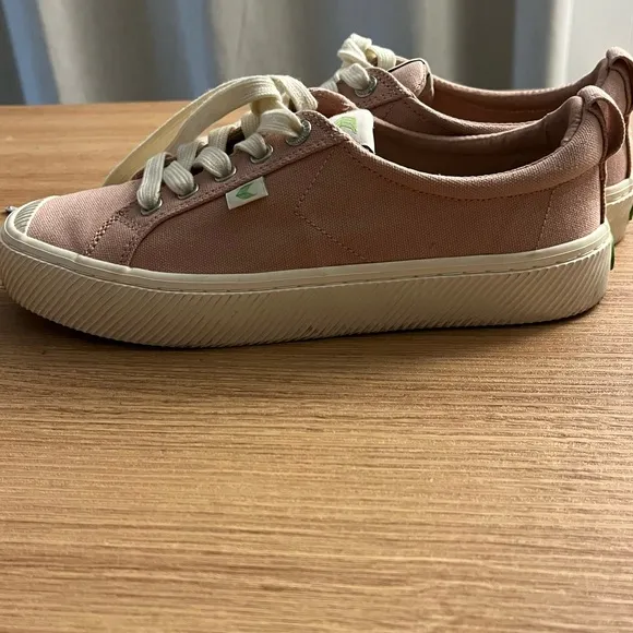 Cariuma Canvas Sneakers OCA Low Top Rose Pink Cap Toe Unisex 7 Women 5 Men