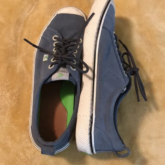 Cariuma Rio Brazil Unisex Suede Sneakers, Men’s Size 8.5, Women’s Size 10