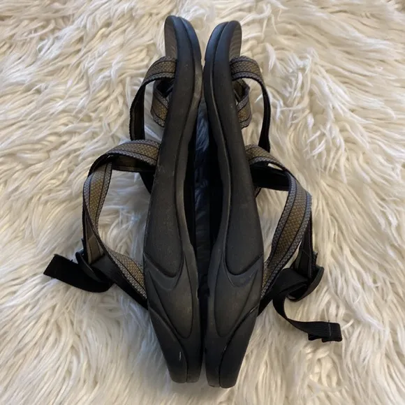 CHACO Man Sandals size 11 excellent condition please see all photos