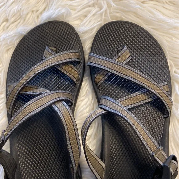 CHACO Man Sandals size 11 excellent condition please see all photos