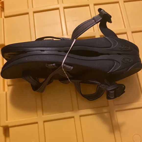 CHACO Man Sandals size 11 excellent condition please see all photos