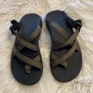 CHACO Man Sandals size 11 excellent condition please see all photos