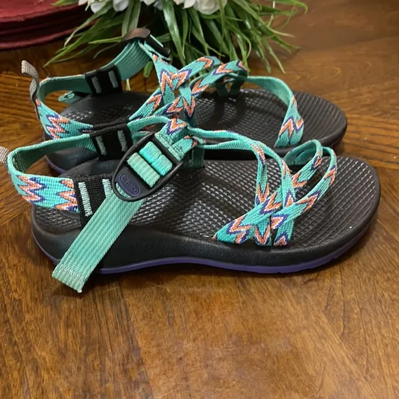 CHACO SANDALS 🌈