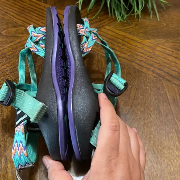 CHACO SANDALS 🌈